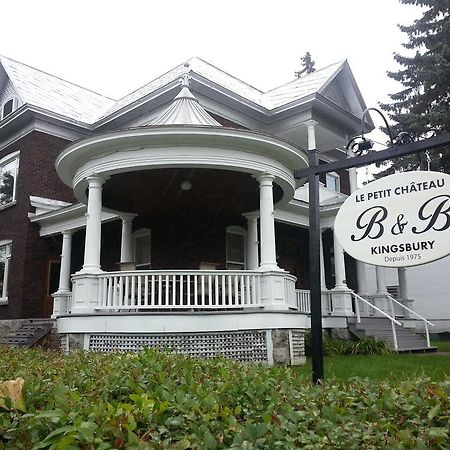 Le Petit Chateau Montebello B&B Exterior foto