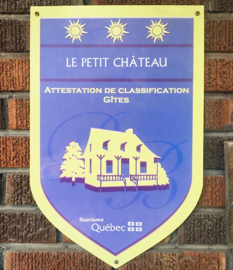 Le Petit Chateau Montebello B&B Exterior foto